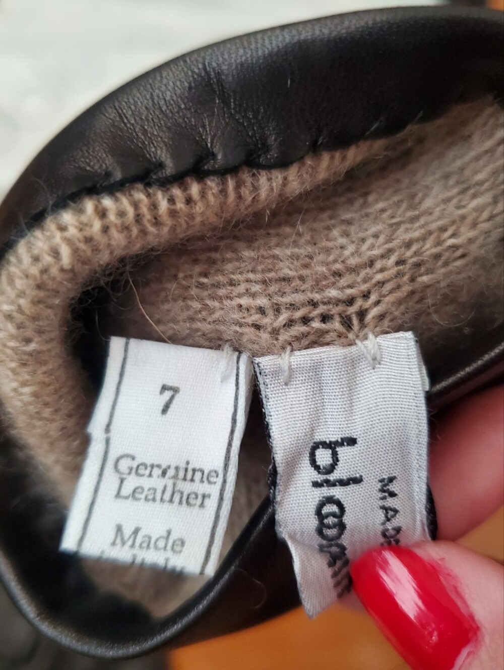 Bloomingdale's Black Italian Leather Gloves - Picture 4 of 8